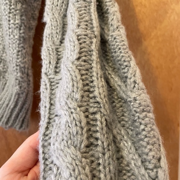 Francesca’s Gray Turtleneck Cable Knit Sweater Size Small - Picture 2 of 3